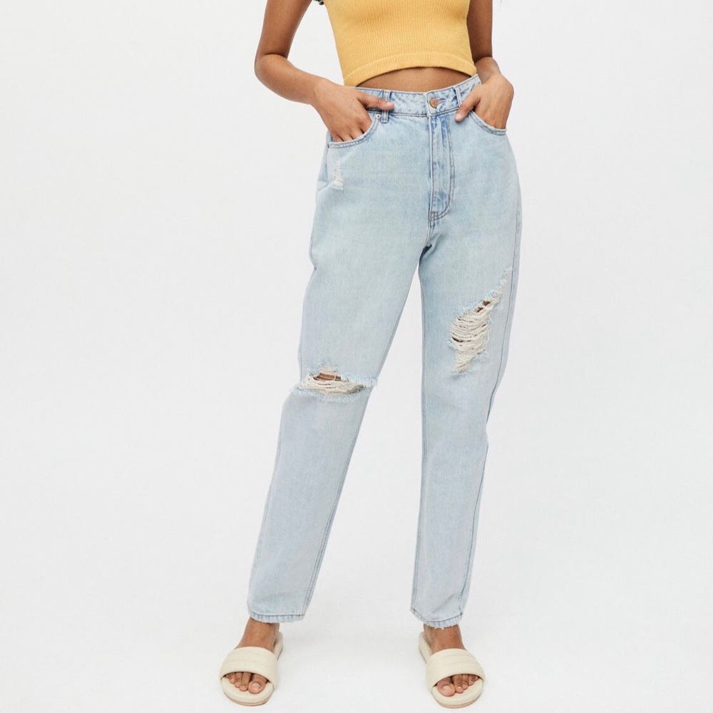 BDG High Waisted Ripped Destroyed Light Wash Denim Mom Jeans 24 0
